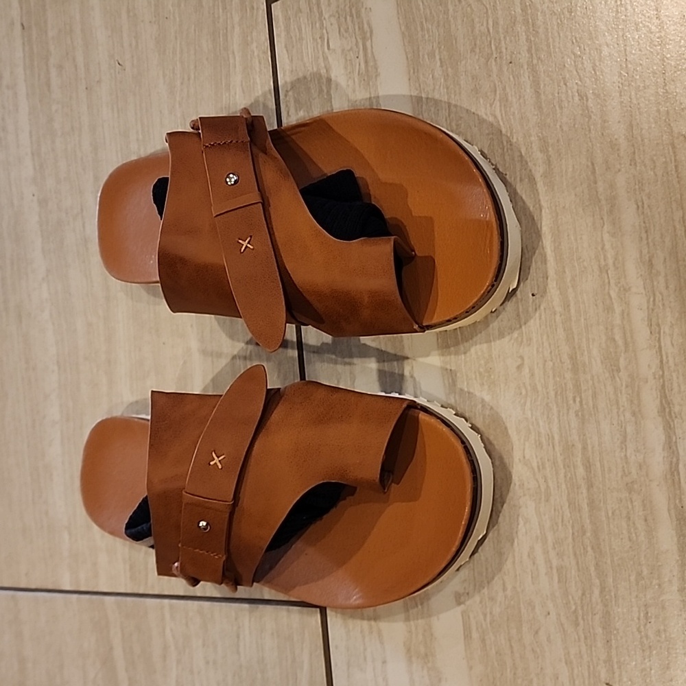 Womens sandals brand new size 8